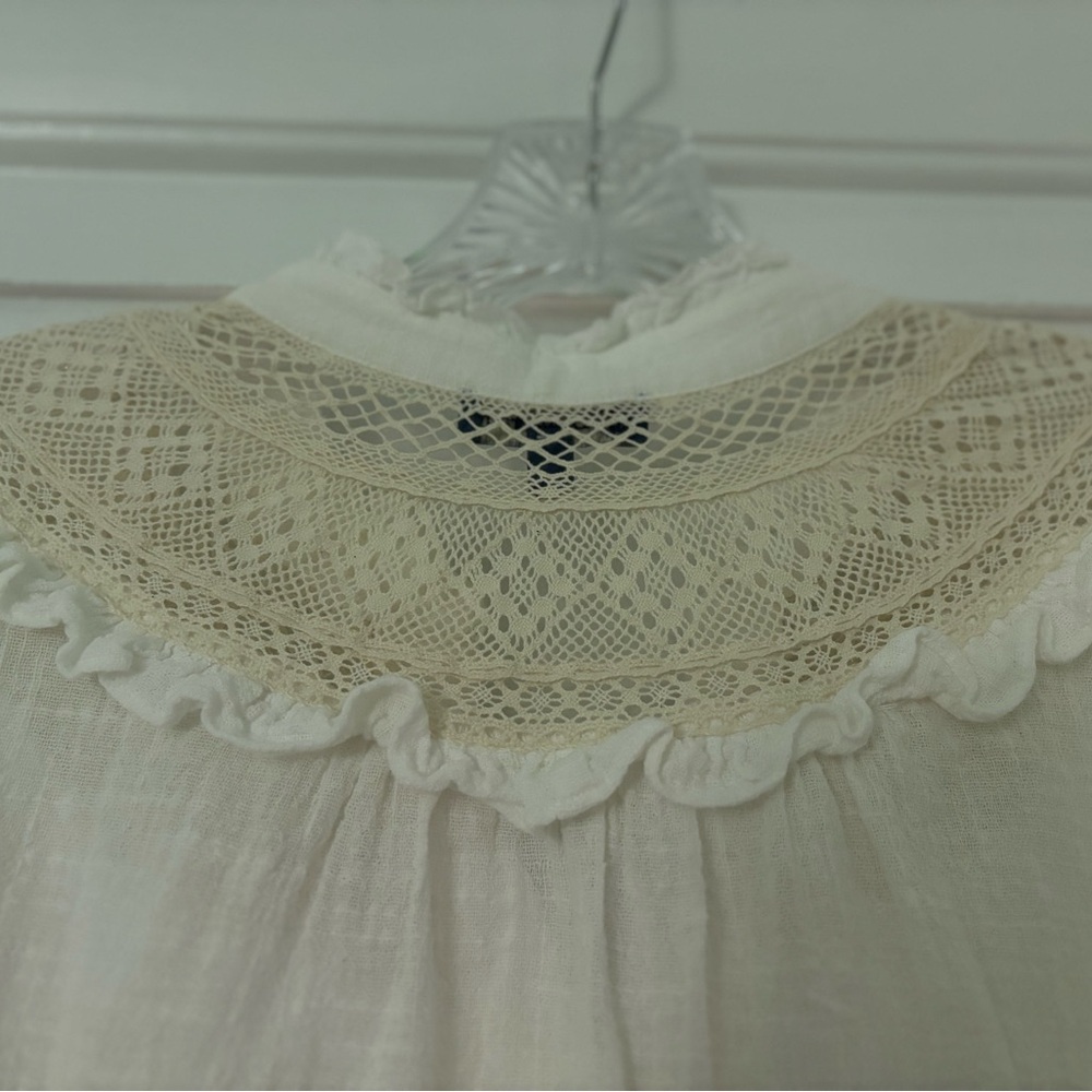 Like NEW Democracy White and Cream Lace Blouse Size Large - Picture 8 of 9